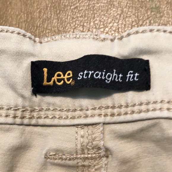 Lee Straight Fit khaki shorts - Picture 2 of 4